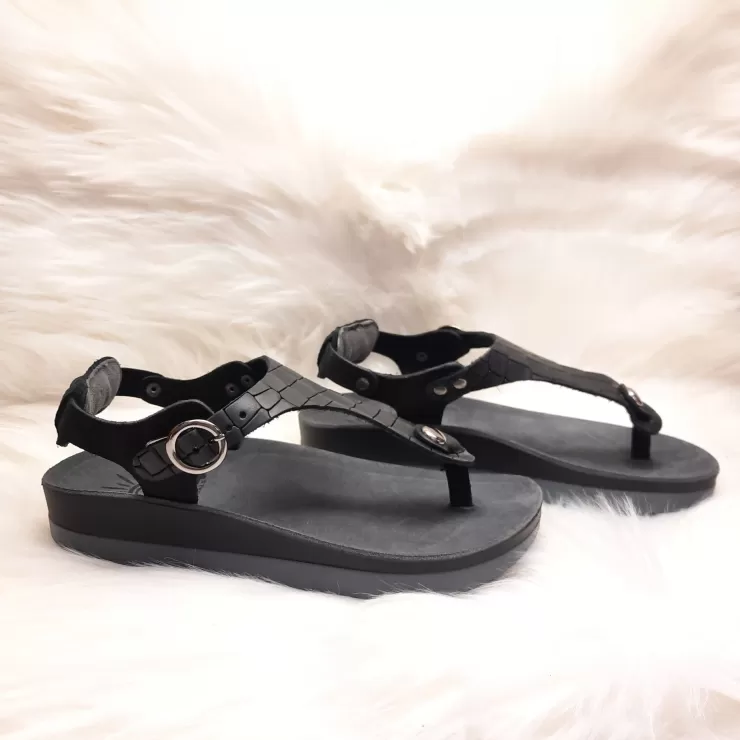 Rubber Sole*Camarri Thong Sandal In Black Crocodile Leather